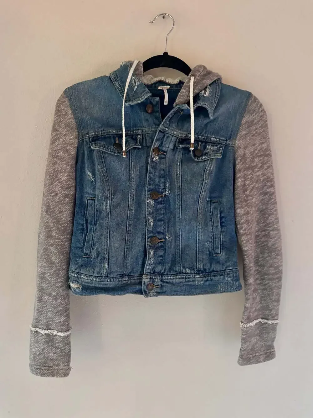 Free People Size XS Women's Denim Hooded Trucker Jacket with Knit Sleeves - Picture 2 of 9